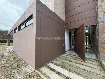 Casa de 4 alcobas en venta en Envigado, Envigado, 403 m² · foto 3 de 20
