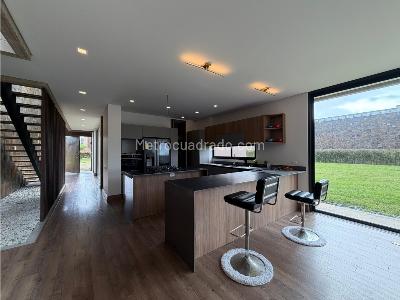 Casa de 4 alcobas en venta en Envigado, Envigado, 403 m² · foto 8 de 20