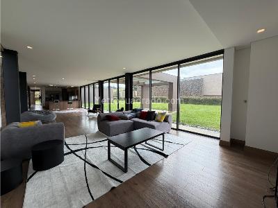 Casa de 4 alcobas en venta en Envigado, Envigado, 403 m² · foto 12 de 20