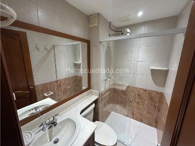 Apartamento de 3 alcobas en venta en Laureles, Medellín, 115 m² · foto 3 de 18