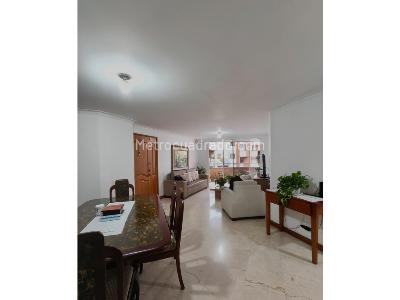 Apartamento de 4 alcobas en venta en Laureles, Medellín, 139 m² · foto 2 de 14