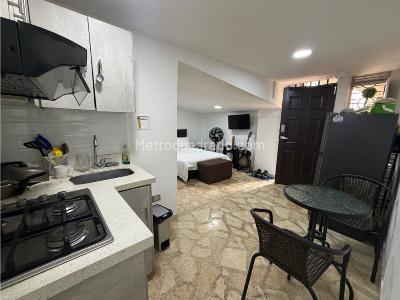 Apartaestudio en venta en Laureles, Medellín, 32 m² · foto 2 de 5