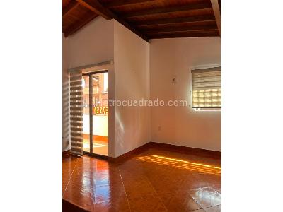 Casa de 5 alcobas en venta en La Floresta, Medellín, 125 m² · foto 2 de 10