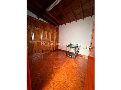Casa de 5 alcobas en venta en La Floresta, Medellín, 125 m² · foto 4 de 10