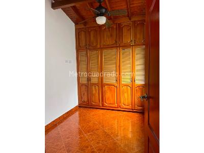 Casa de 5 alcobas en venta en La Floresta, Medellín, 125 m² · foto 5 de 10