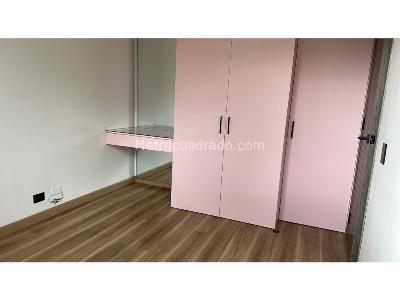 Apartamento de 3 alcobas en venta en Loma De Los Bernal, Medellín, 99 m² · foto 18 de 20