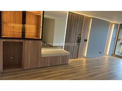 Apartamento de 3 alcobas en venta en Loma De Los Bernal, Medellín, 99 m² · foto 2 de 20
