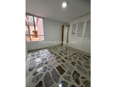 Apartamento de 3 alcobas en arriendo en La Castellana, Medellín, 130 m² · foto 9 de 18
