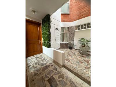 Apartamento de 3 alcobas en arriendo en La Castellana, Medellín, 130 m² · foto 15 de 18