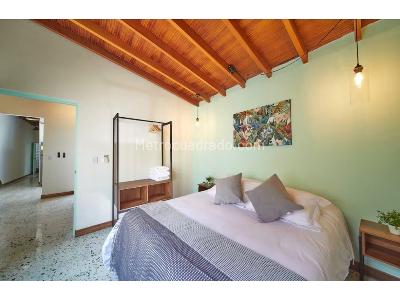 Casa de 5 alcobas en venta en Laureles, Medellín, 256 m² · foto 3 de 14