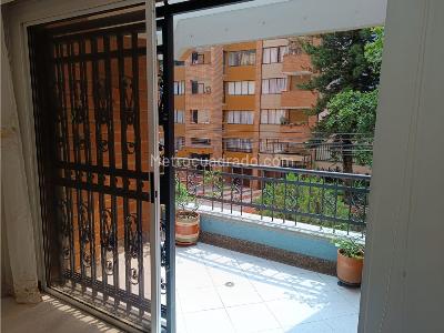 Apartamento en venta en Laureles, Medellín · foto 3 de 12