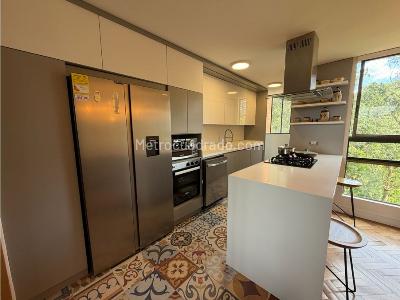 Apartamento de 2 alcobas en venta en El Poblado, Medellín, 137 m² · foto 4 de 20