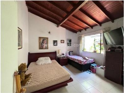 Casa de 4 alcobas en venta en La Castellana, Medellín, 194 m² · foto 13 de 14