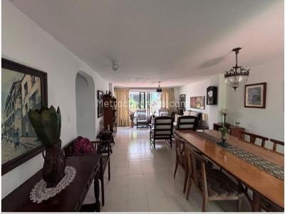 Casa de 4 alcobas en venta en La Castellana, Medellín, 194 m² · foto 2 de 14