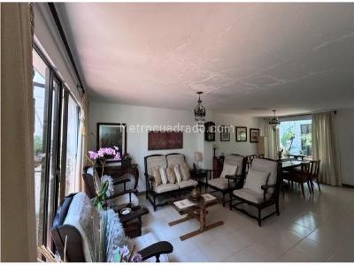 Casa de 4 alcobas en venta en La Castellana, Medellín, 194 m² · foto 3 de 14