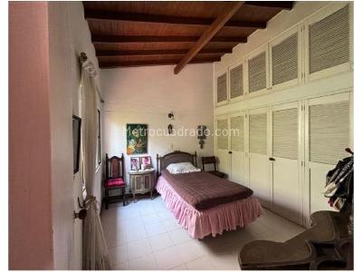 Casa de 4 alcobas en venta en La Castellana, Medellín, 194 m² · foto 4 de 14