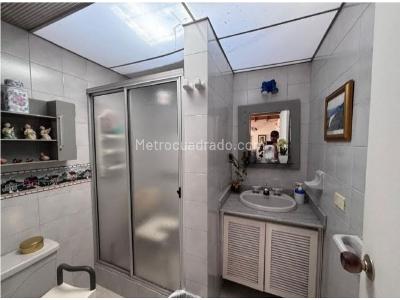 Casa de 4 alcobas en venta en La Castellana, Medellín, 194 m² · foto 5 de 14