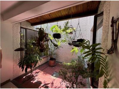 Casa de 4 alcobas en venta en La Castellana, Medellín, 194 m² · foto 8 de 14