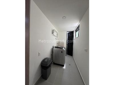 Apartamento en arriendo en La Castellana, Medellín · foto 2 de 16