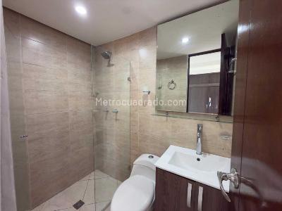 Apartamento de 3 alcobas en venta en Calasanz, Medellín, 68 m² · foto 3 de 8