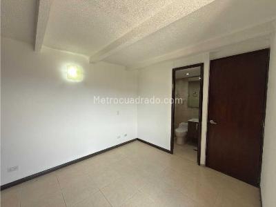 Apartamento de 3 alcobas en venta en Calasanz, Medellín, 68 m² · foto 4 de 8