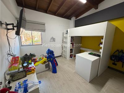 Apartamento de 3 alcobas en arriendo en Estadio, Medellín, 140 m² · foto 14 de 15