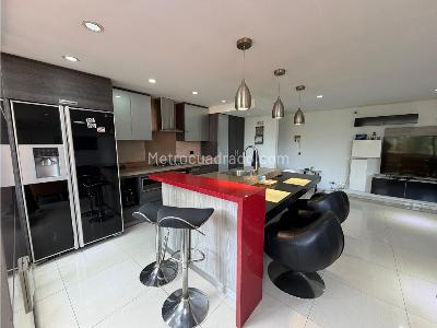 Apartamento en venta en El Poblado, Medellín · foto 2 de 20
