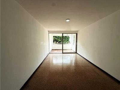 Apartamento de 4 alcobas en venta en Patio Bonito, Medellín, 130 m² · foto 2 de 12