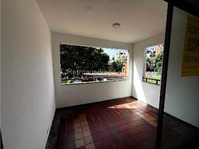 Apartamento de 4 alcobas en venta en Patio Bonito, Medellín, 130 m² · foto 3 de 12