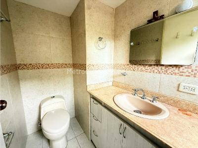 Apartamento de 4 alcobas en venta en Patio Bonito, Medellín, 130 m² · foto 4 de 12
