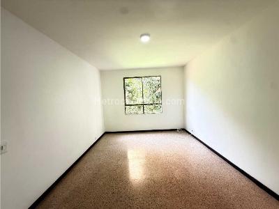 Apartamento de 4 alcobas en venta en Patio Bonito, Medellín, 130 m² · foto 11 de 12