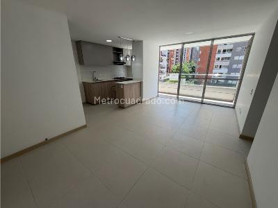 Apartamento de 3 alcobas en venta en Los Colores, Medellín, 75 m² · foto 2 de 20