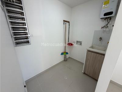 Apartamento de 3 alcobas en venta en Los Colores, Medellín, 75 m² · foto 3 de 20