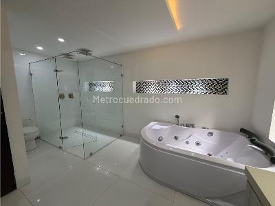Apartamento de 3 alcobas en venta en San Lucas, Medellín, 230 m² · foto 15 de 20