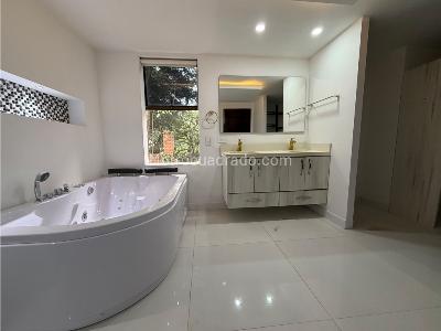 Apartamento de 3 alcobas en venta en San Lucas, Medellín, 230 m² · foto 19 de 20