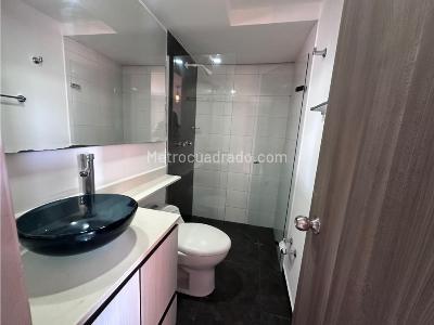 Apartamento en arriendo en Los Colores, Medellín · foto 15 de 20