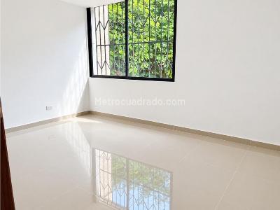 Casa de 5 alcobas en arriendo en La Castellana, Medellín, 180 m² · foto 3 de 16