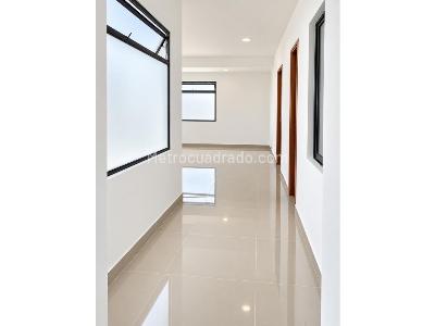 Casa de 5 alcobas en arriendo en La Castellana, Medellín, 180 m² · foto 8 de 16