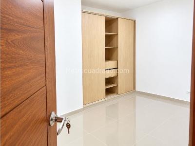 Casa de 5 alcobas en arriendo en La Castellana, Medellín, 180 m² · foto 9 de 16