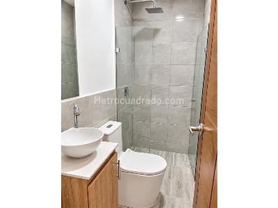 Casa de 5 alcobas en arriendo en La Castellana, Medellín, 180 m² · foto 10 de 16