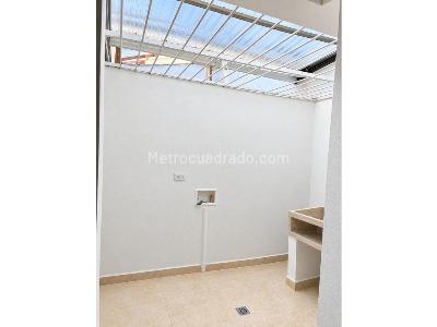 Casa de 5 alcobas en arriendo en La Castellana, Medellín, 180 m² · foto 16 de 16