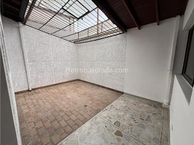 Apartamento de 4 alcobas en arriendo en Laureles, Medellín, 200 m² · foto 8 de 11