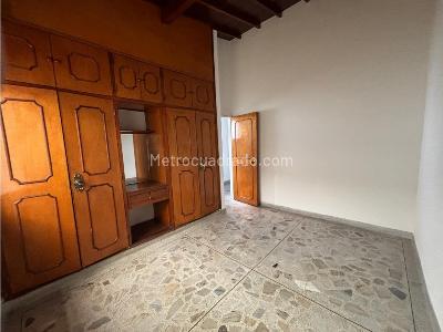 Apartamento de 4 alcobas en arriendo en Laureles, Medellín, 200 m² · foto 9 de 11