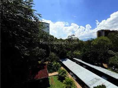Apartamento en venta en El Poblado, Medellín · foto 2 de 12
