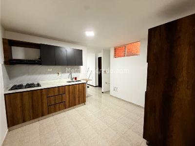 Apartamento de 3 alcobas en arriendo en Lorena, Medellín, 84 m² · foto 3 de 12