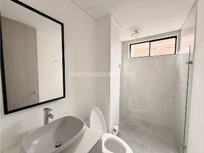 Apartamento de 3 alcobas en arriendo en La Castellana, Medellín, 100 m² · foto 8 de 11