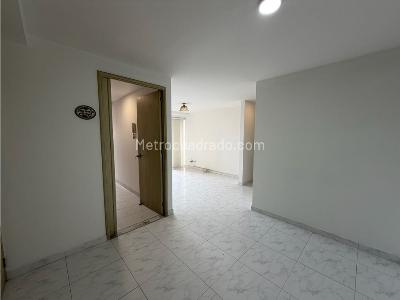 Apartamento de 3 alcobas en arriendo en Belén, Medellín, 80 m² · foto 2 de 8