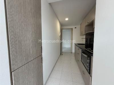 Apartamento de 3 alcobas en arriendo en Belén, Medellín, 80 m² · foto 3 de 8