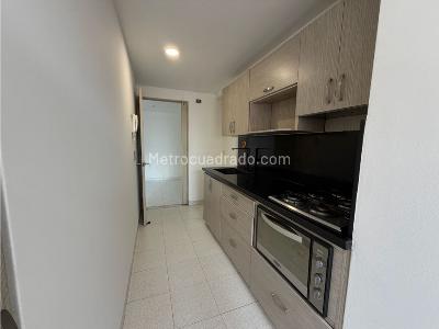 Apartamento de 3 alcobas en arriendo en Belén, Medellín, 80 m² · foto 4 de 8