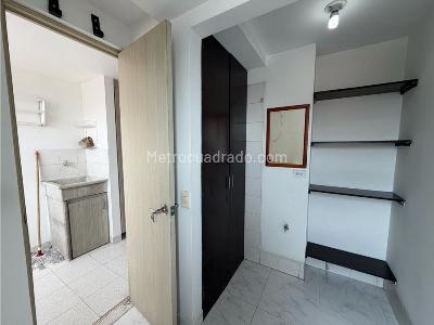 Apartamento de 3 alcobas en arriendo en Belén, Medellín, 80 m² · foto 5 de 8